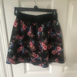 Floral skirt. Size S.